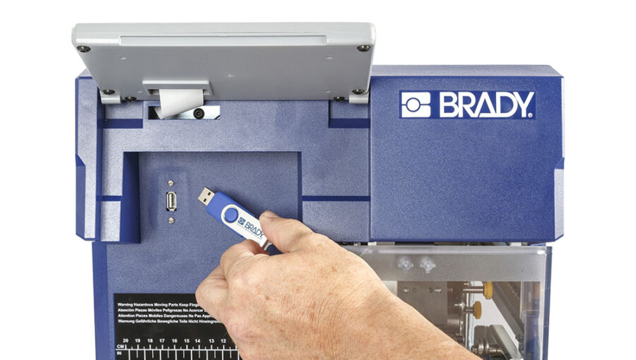 本体正面USBポート